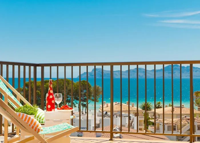 The Shell Ll New At The Beach, With Sea Views And Swimming Pool