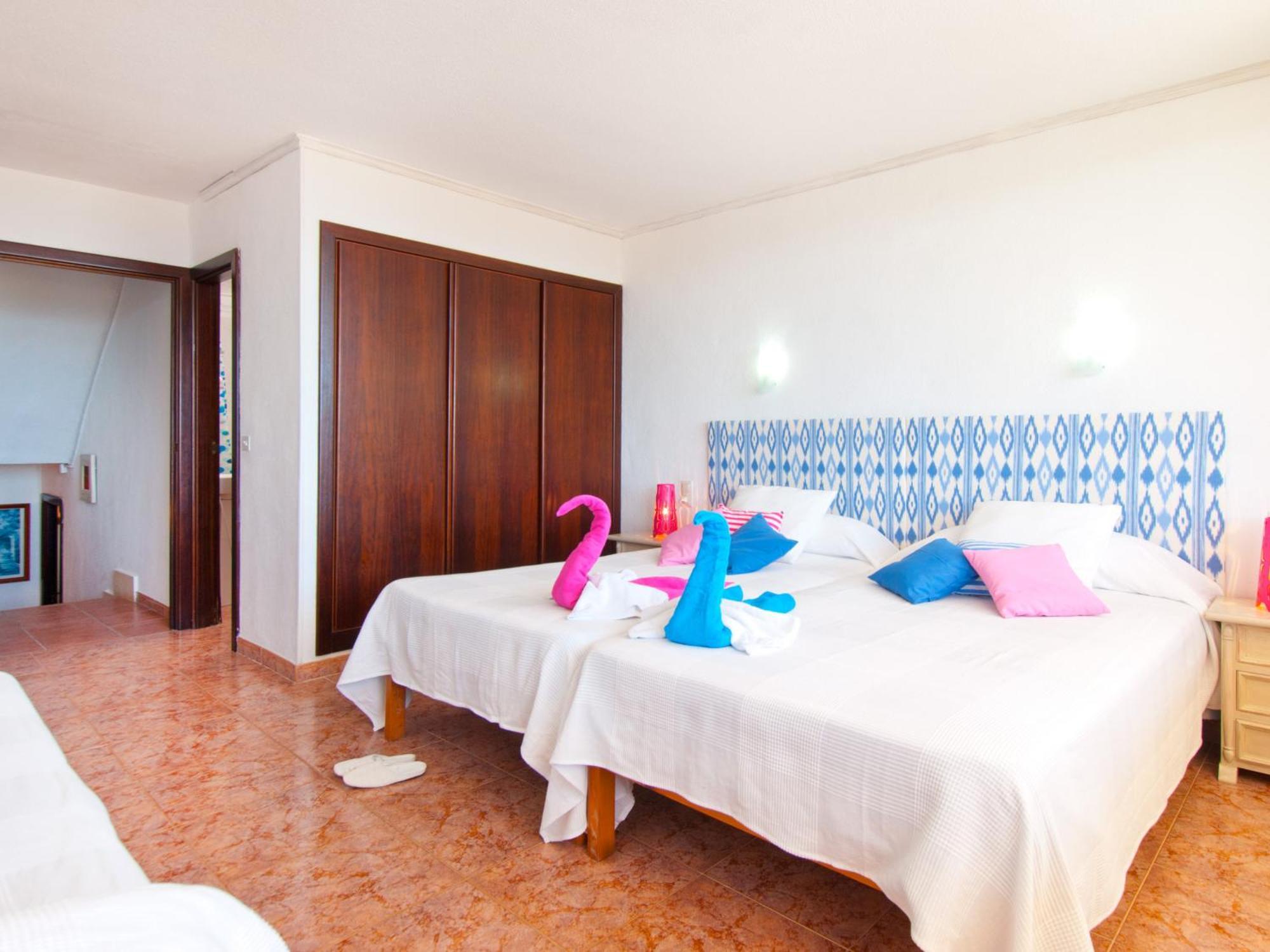 The Shell Ll New At The Beach, With Sea Views And Swimming Pool