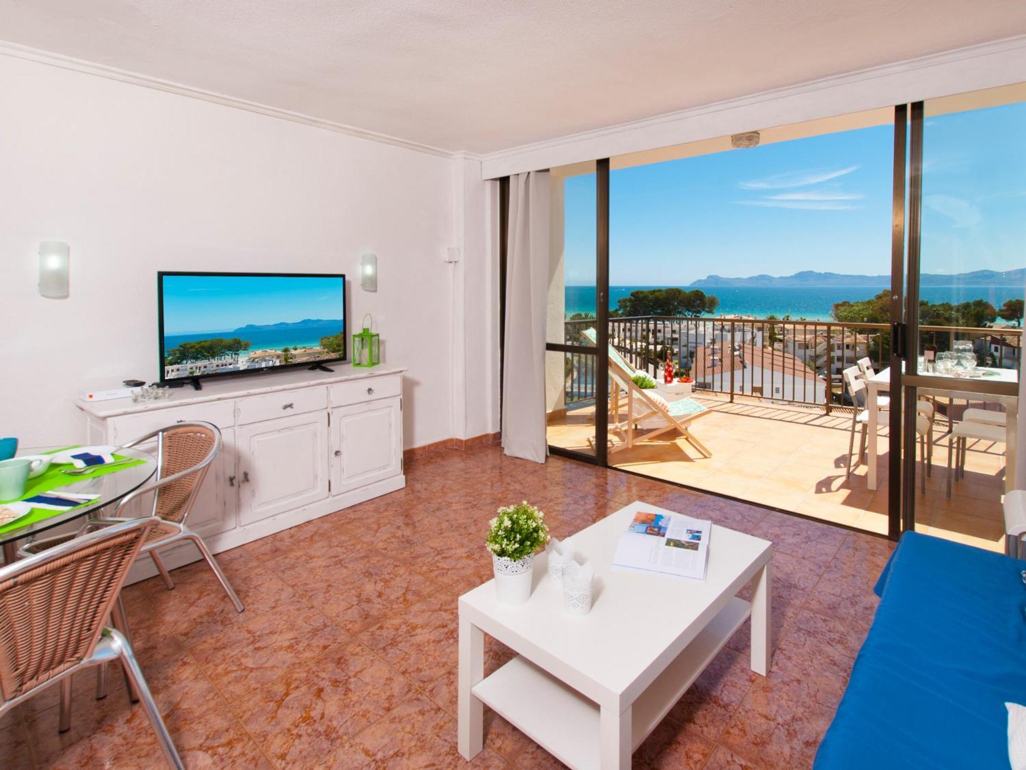 Apartment The Shell Ll New At The Beach, With Sea Views And Swimming Pool