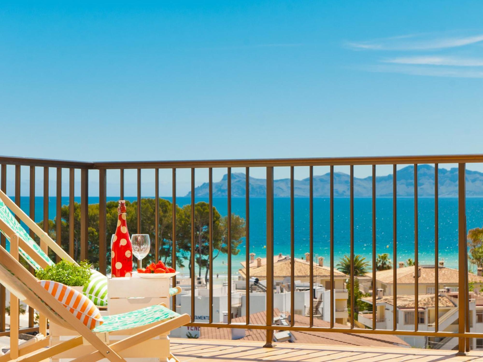 Apartment The Shell Ll New At The Beach, With Sea Views And Swimming Pool